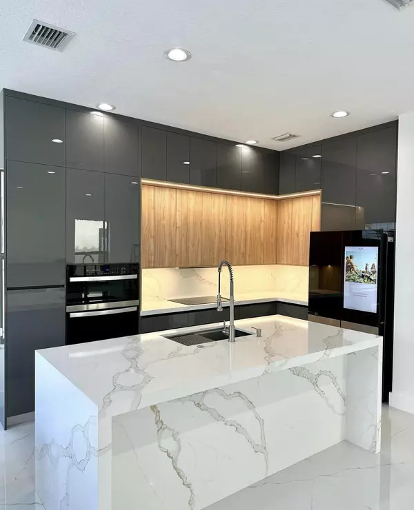 Hialeah, FL 33018,9909 W 32 Ln