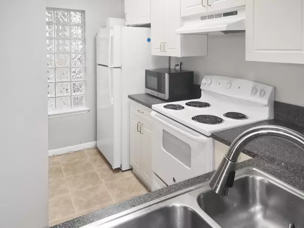 West Palm Beach, FL 33417,4831 Via Palm LKS 1201