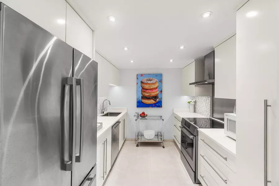 100 Sunrise AVE 319, Palm Beach, FL 33480