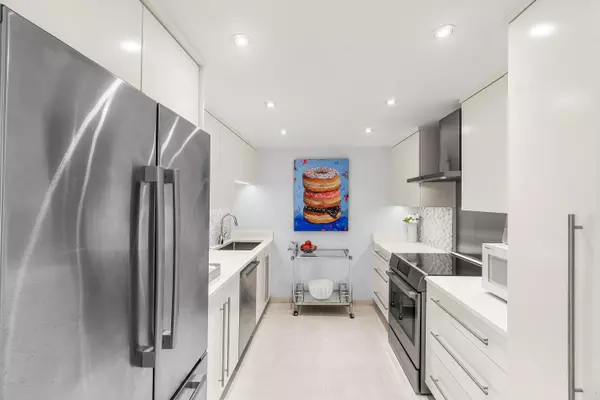 100 Sunrise AVE 319, Palm Beach, FL 33480