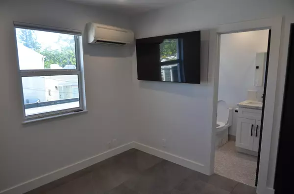 West Palm Beach, FL 33405,3808 S S Olive AVE