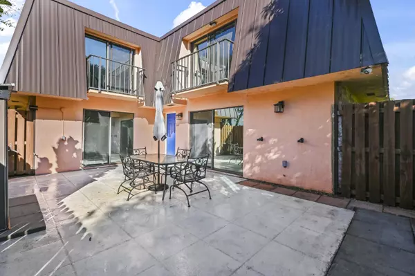 Stuart, FL 34997,5708 SE Windsong LN