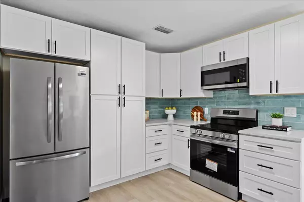 Tequesta, FL 33469,19052 SE Hillcrest DR