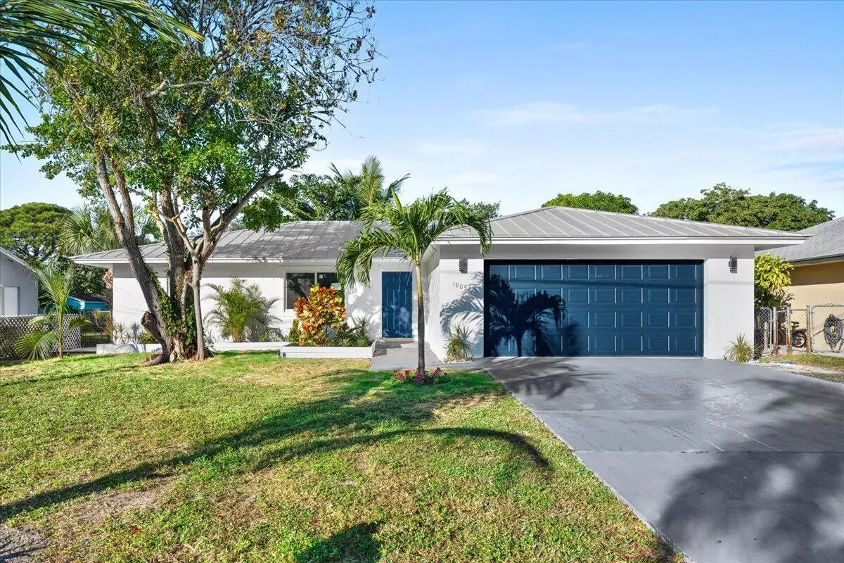Tequesta, FL 33469,19052 SE Hillcrest DR