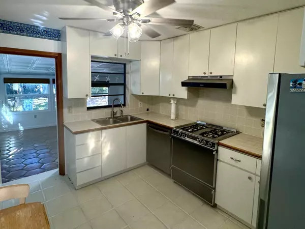 West Palm Beach, FL 33401