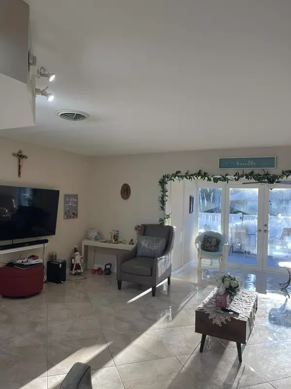 West Palm Beach, FL 33417,3709 Savoy LN G