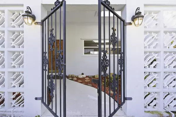 3840 N Buttercup CIR, Palm Beach Gardens, FL 33410