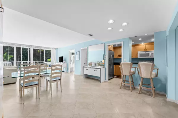 Palm Beach, FL 33480,2774 S Ocean BLVD 107