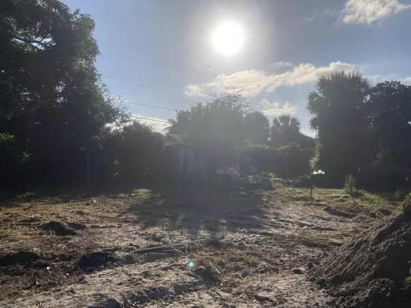 West Palm Beach, FL 33403,9426 Sunrise DR