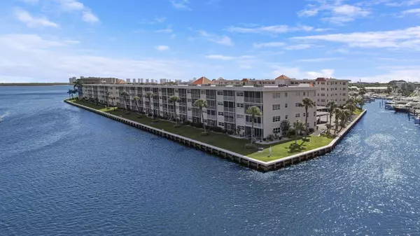 North Palm Beach, FL 33408,20 Yacht Club DR 312