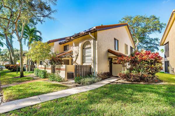 10423 S Circle Lake DR 102, Boynton Beach, FL 33437