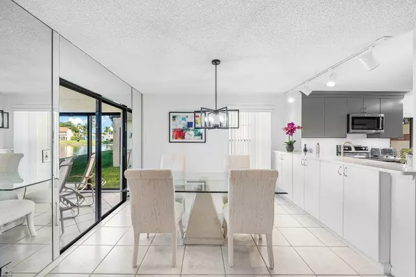 Boynton Beach, FL 33437,10423 S Circle Lake DR 102