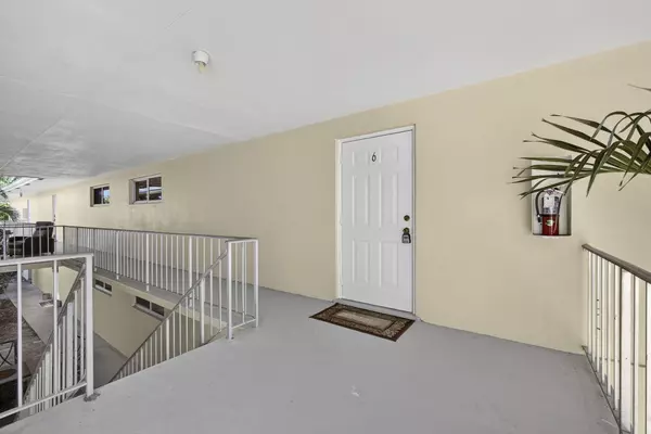 North Palm Beach, FL 33408,727 Hummingbird WAY 6