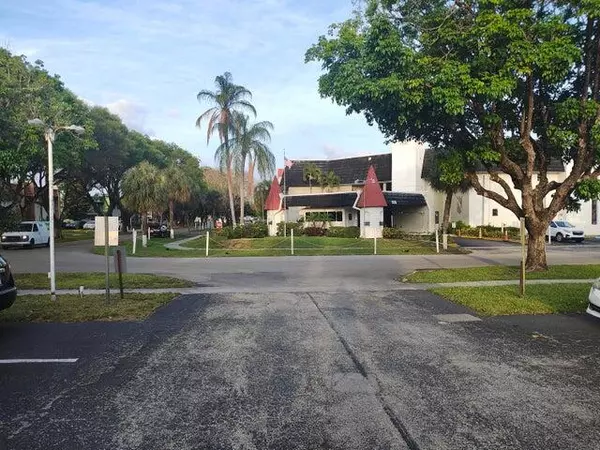 Lauderhill, FL 33313,2251 NW 48th TER 100