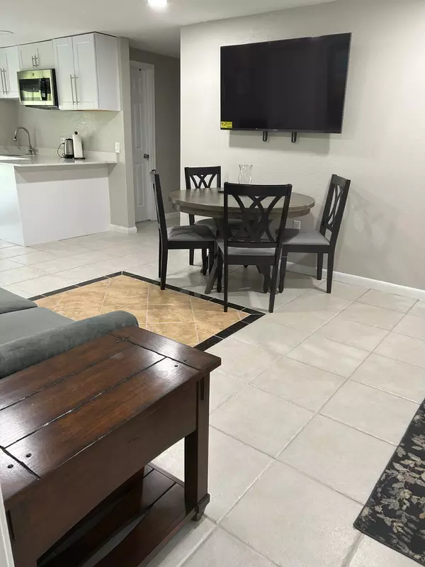 Wellington, FL 33470,16627 Deer Path LN Cottage