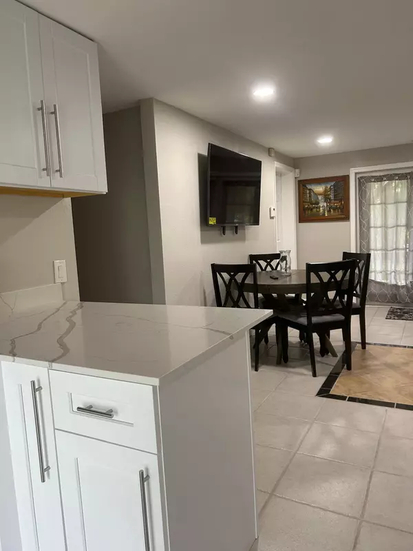 Wellington, FL 33470,16627 Deer Path LN Cottage