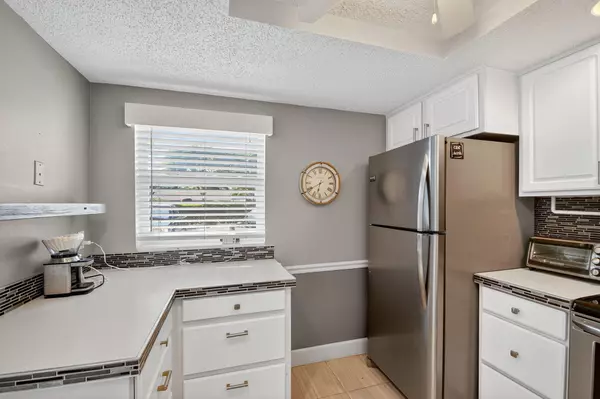 Boynton Beach, FL 33435,2400 NE 1st LN 102