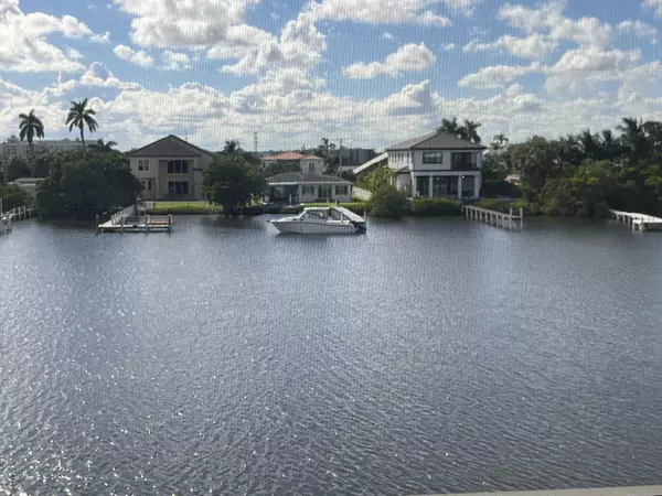 South Palm Beach, FL 33480,3525 S Ocean BLVD 304