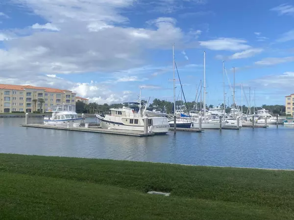 Fort Pierce, FL 34949,14 W Harbour Isle DR 106