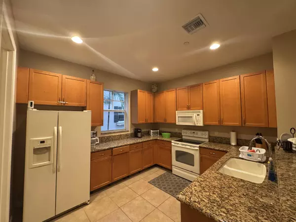 Fort Lauderdale, FL 33304,1033 NE 17th WAY 604