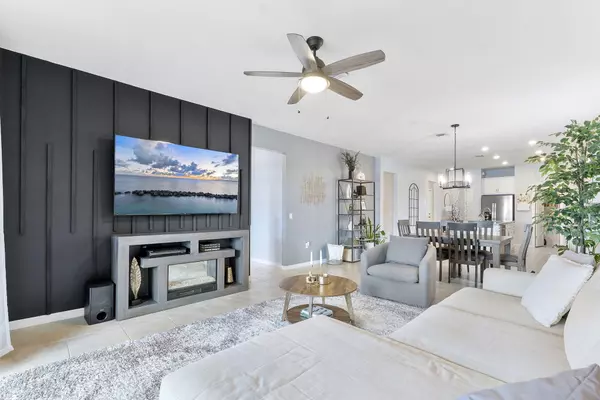 Lake Worth, FL 33467,8328 Cinch WAY