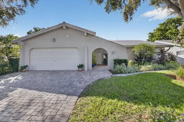 5656 Pinecrest CIR, Boca Raton, FL 33433