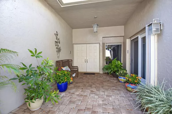 Boca Raton, FL 33433,5656 Pinecrest CIR