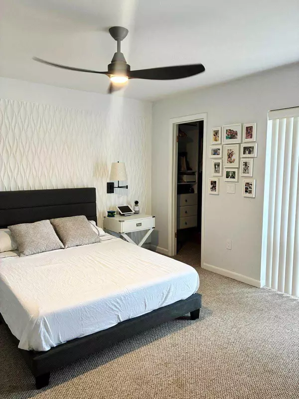 West Palm Beach, FL 33417,4863 Via Palm LKS 812