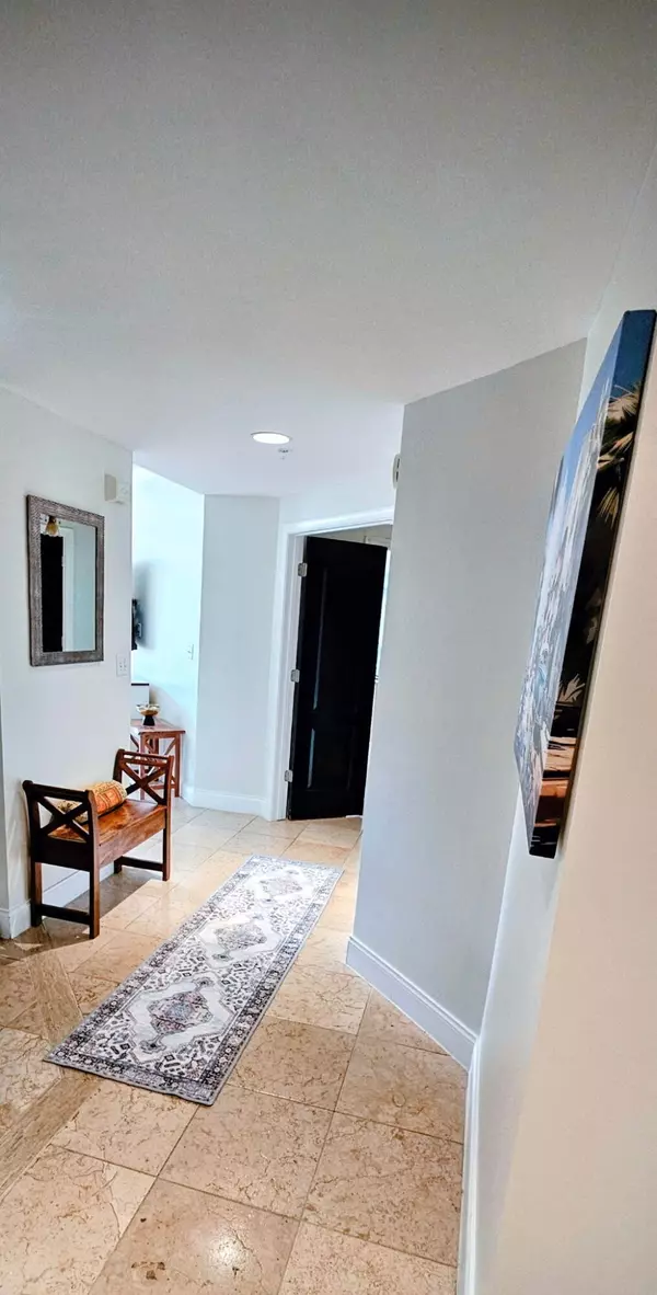 Juno Beach, FL 33408,300 Uno Lago DR 303