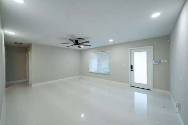 Palm Beach Gardens, FL 33410,10339 Daphne AVE