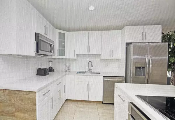 Palm Springs, FL 33461,124 Davis RD