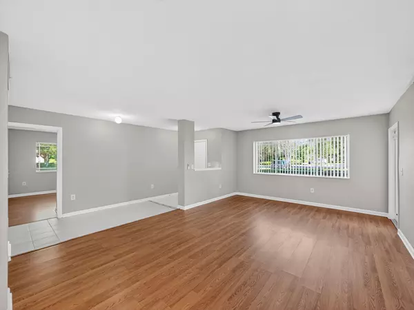 Port Saint Lucie, FL 34986,121 SW Palm DR 107