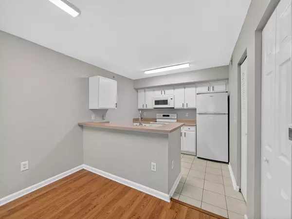 Port Saint Lucie, FL 34986,121 SW Palm DR 107