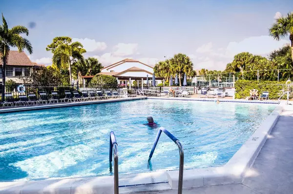 3304 Perimeter DR, Greenacres, FL 33467