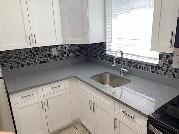 West Palm Beach, FL 33415,2667 W Emory Dr DR H