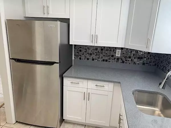 West Palm Beach, FL 33415,2667 W Emory Dr DR H