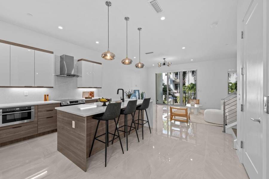 1731 NW 40th DR, Boca Raton, FL 33431