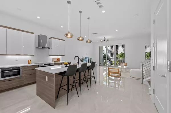 1731 NW 40th DR, Boca Raton, FL 33431