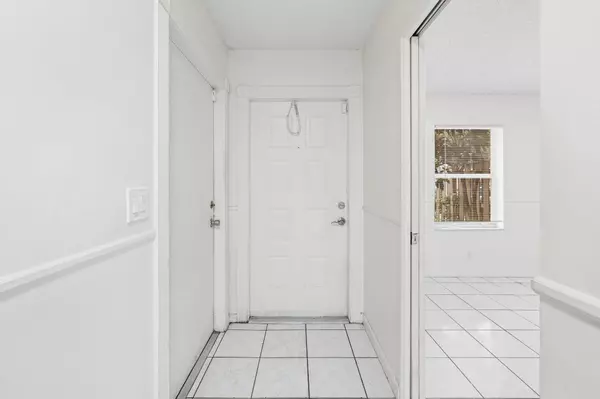 West Palm Beach, FL 33415,5072 S Pine Abbey DR