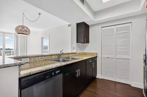 Aventura, FL 33180,19501 W Country Club DR 605