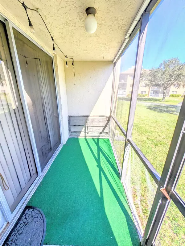 Lauderhill, FL 33351,7960 NW 50th ST 104