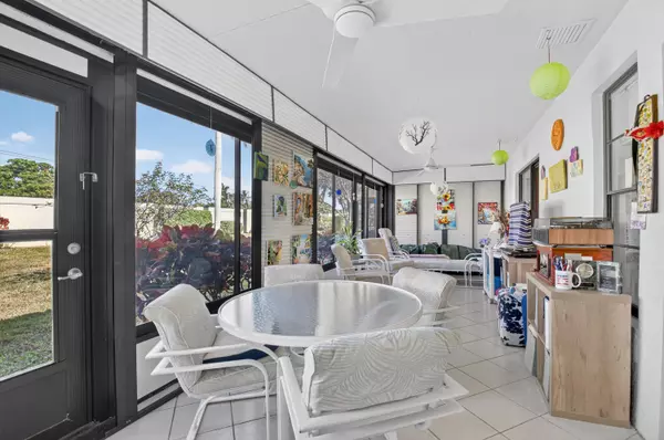 Boynton Beach, FL 33437,5893 Sunswept LN B