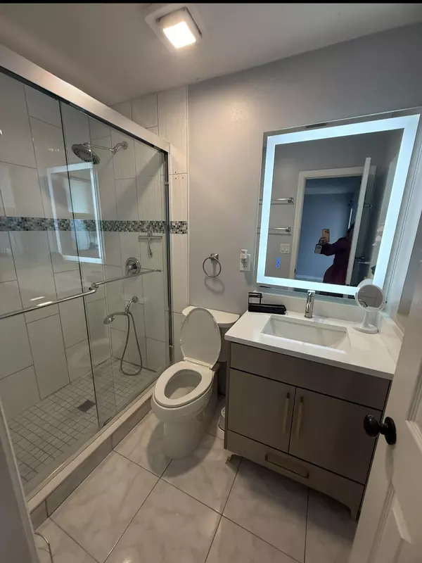 West Palm Beach, FL 33417,1077 Fernlea DR B