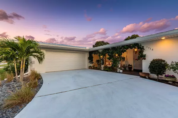 Port Saint Lucie, FL 34952,1716 SE Adair RD