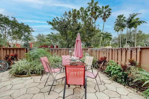 Boca Raton, FL 33433,8279 Severn DR C