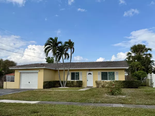3 Forest Hills LN, Boca Raton, FL 33431