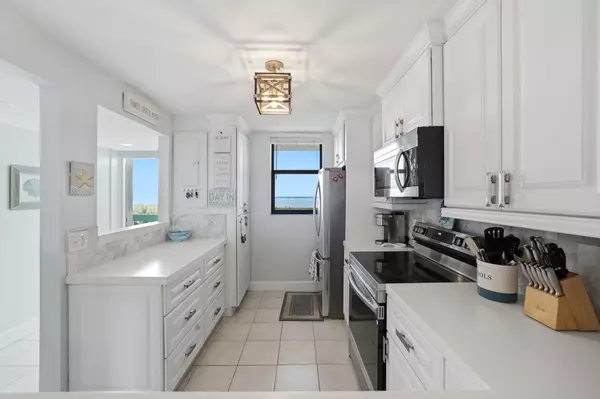 Jensen Beach, FL 34957,9940 S Ocean DR 909