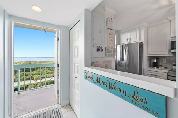 Jensen Beach, FL 34957,9940 S Ocean DR 909