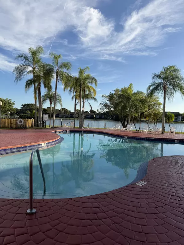 2880 N Oakland Forest DR 106, Oakland Park, FL 33309