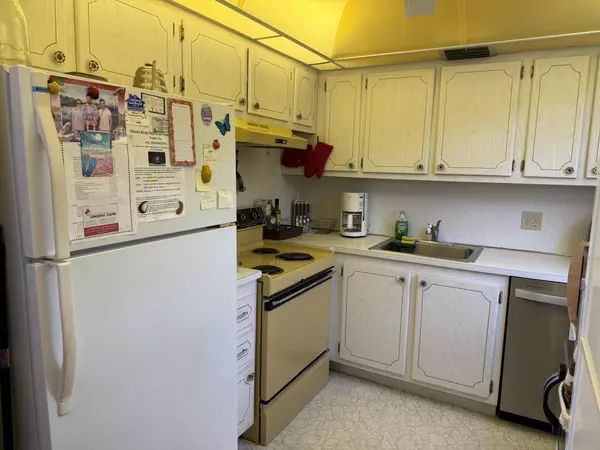 Deerfield Beach, FL 33442,132 Newport I 132